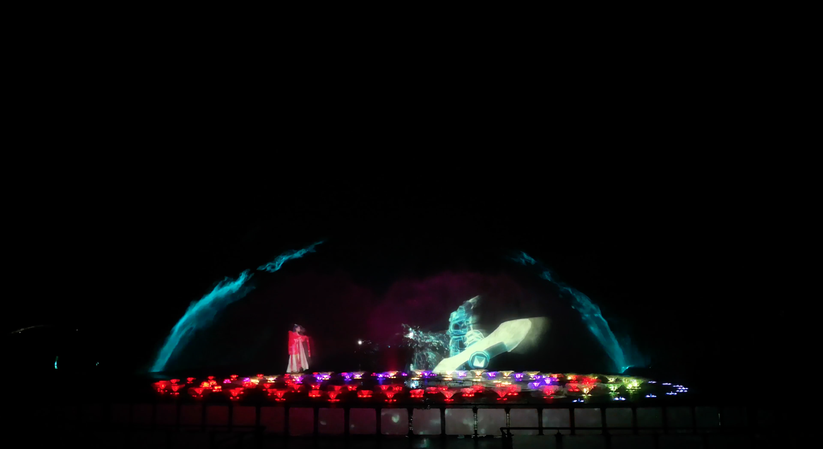 由白寶強導演的蓮花湖圣蓮華彩水水舞光影秀在達州蓮花湖上演(圖11)